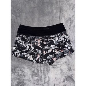 Lululemon‎ Women's Run Time II Floral Shorts Lined Size 4